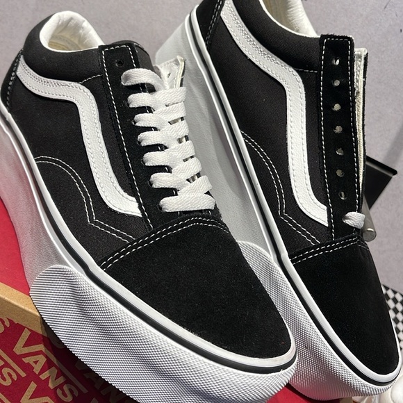 Vans WMNS Old Skool Stackform Suede/Canvas Black/True Wht
VN0A7Q5M6BT Platform - Picture 9 of 16